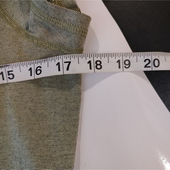 Mountain Hardwear Moss Green Tee Size Small - Picture 6 of 8